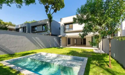 Sobrado a locação  943m², 4 dormitórios, 4 suítes, 6 vagas.