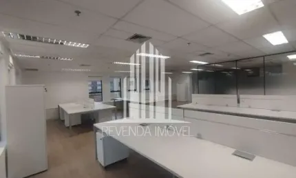 Excelente Oportunidade: Sala Comercial Mobiliada de Alto Padrão em Pinheiros, São Paulo-SP - 1 Sala, 2 Banheiros, 2 Vagas, 120m²!