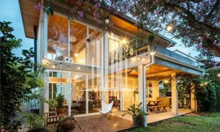 Casa Alto Padrão no Butantã de 4 Quartos com 4 Vagas - 490m² para Alugar