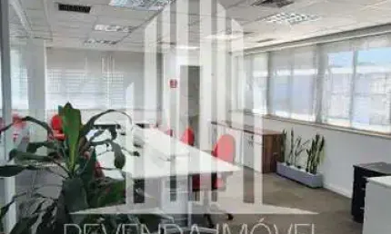 Sala Comercial Espaçosa e Moderna para Locação em Cerqueira César, São Paulo-SP: 3 Banheiros, 5 Vagas de Garagem!