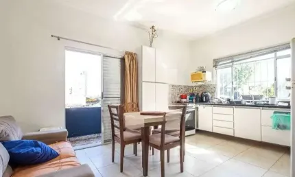 Apartamento no condomínio guaicui  em pinheiros com 95m² 3 dormitórios 2 banheiros.