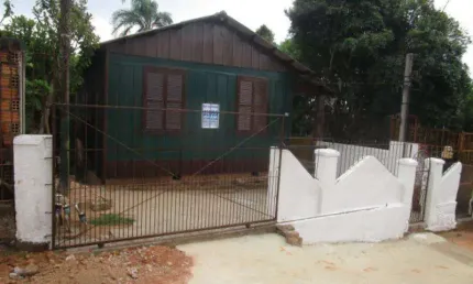 Casa no bairro camaqua com 80 m2, 3 dormitórios, sala de estar, área de serviço, banheiro social, cozinha, pátio, tanque
