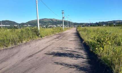 terreno plano urbanizado  8 x 24  = 192 m²  - ruas pavimentadas , água e luz