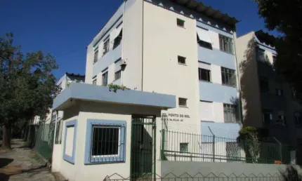 Apto com 3 dormitórios , sala, cozinha , banheiro e área de serviços