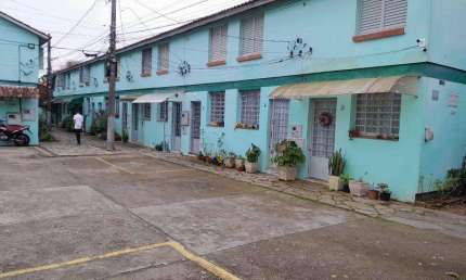 SOBRADO, com 2 dormitórios , sala, cozinha , área de serviços, banheiro e estacionamento rotativo