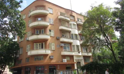 Apartamento no Bairro CENTRO com 140 m2, 3 dormitórios, sacada, Área de serviço, Banheiro privativo, Banheiro social, Cozinha, Despensa, Interfone, Sacada, Sala de estar, Tanque