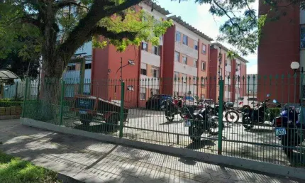 Apto com 01 dormitório com ar split, sala com ventilador de teto, banheiro com box, cozinha com móveis, área de serviços com tanque , estacionamento rotativo.
