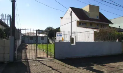 Casa 02 dormitórios de alvenaria no bairro CAMAQUÃ com vaga