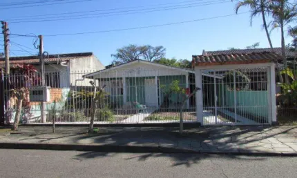 Casa no bairro vila nova, 3 dormitórios, área de serviço, banheiro social, cozinha, pátio, sala de estar, tanque