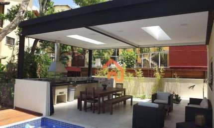 Belissima casa de alto padrão, aconcehegante e cercada pela tranquilidade e natureza que só Niterói pode oferecer!!!