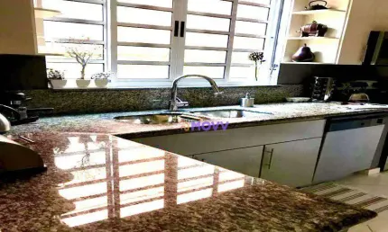 Excelente oportunidade. Casa na terceira quadra da Praia de Piratininga.