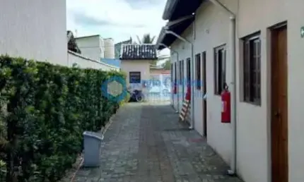 CASA EM CONDOMINIO FECHADO COM CHURRASQUEIRA 2 QUARTOS LADO PRAIA ITANHAEM