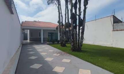 CASA EM TERRENO INTEIRO 3 QUARTOS SUÍTE A 1 QUADRA DO MAR ITANHAÉM SP