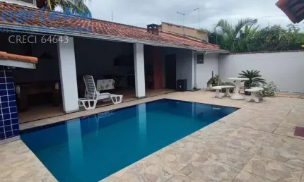 CASA COM PISCINA APENAS 200M DO MAR! 2 QUARTOS + EDÍCULA ITANHAEM/SP