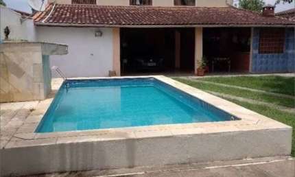 SOBRADO ESPAÇOSO COM  PISCINA A 600M DO MAR! 3 QUARTOS + EDICULA - ITANHAEM