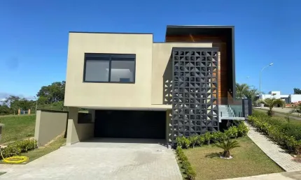 Casa de luxo em condomínio alphaville itu-sp: 4 quartos, 3 suítes, 3 salas, 4 banheiros, 4 vagas de garagem, 252m².