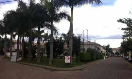 Sobrado com 120m² de área construída, localizado no condomínio village splendore - sorocaba/sp.  localização privilegiada, a 5 minutos do centro da ci