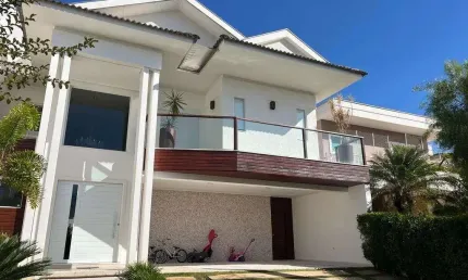 -Sobrado a venda Condomínio Aldeia da Mata em Votorantim  -Área Construída 334 m² Área do Terreno 365,00 m²      Excelente sobrado com 03 suítes na pa