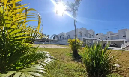 Aluguel de Casa em Condomínio de Alto Padrão no Jardim Simus, Sorocaba-SP: 3 quartos, 1 suíte, 1 sala, 3 banheiros, 2 vagas, 93m².
