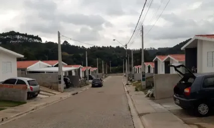 Aluguel de casa em condomínio em sorocaba-sp  2 quartos, 1 sala, 1 banheiro, 2 vagas de garagem  condomínio jardim são lourenço  47m².