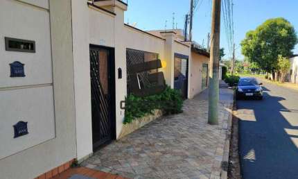 Casa à venda no bairro Sumarezinho - Ribeirão Preto/SP