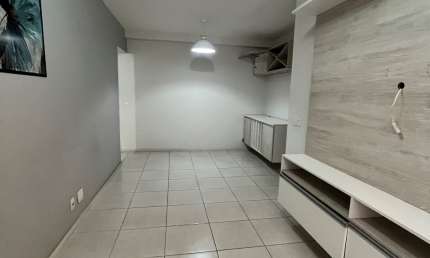 Alugo apartamento de 2 quartos com armários- Condomínio Mais Residencial