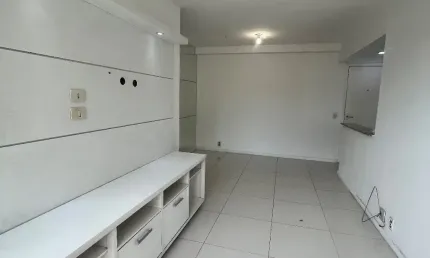Vendo no Condominio Mais Residencial Clube- 2 quartos com suite e armários.