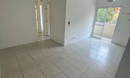 Alugo imóvel com 3 quartos com suíte- Condomínio Mais Residencial Clube no Pechincha