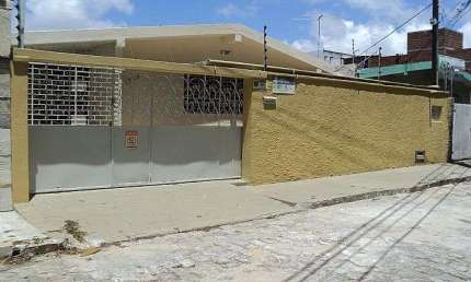 Casa com 3 quartos para alugar no Lagoa Nova, Natal 
