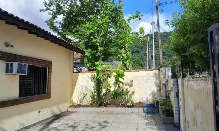 Casa térrea 4 quartos, São Jorge, Santos R$ 450 mil