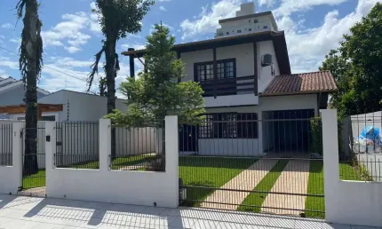 Casa com 3 quartos à venda no Centro, Palhoça 