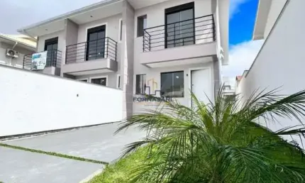 Sobrado Alto Padrão com Amplo Quintal - Bairro Aririu em Palhoça/SC