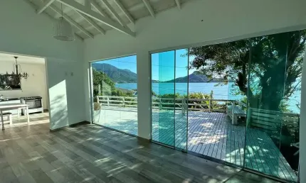 Casa de Frente Para o Mar - Praia da Enseada de Brito em Palhoça/SC