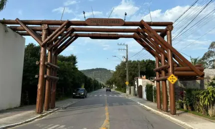 Oportunidade: área próxima à praia da guarda do embaú em palhoça/sc: 1.386,98m²!