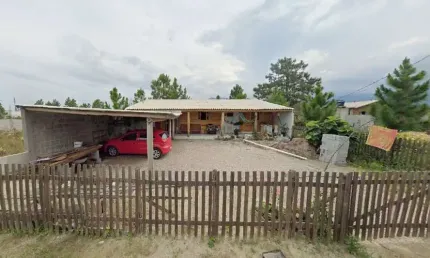 Casa Mista com Amplo Terreno - Passagem do Maciambu em Palhoça/SC