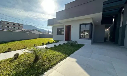 Casa Alto Padrão com SPA e Amplo Quintal - Bairro Bela Vista em Palhoça/SC