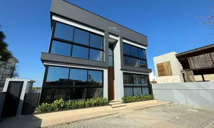 Incrível apartamento quadra-mar na praia da pinheira em palhoça/sc: pode ser financiado!