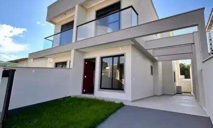 Sobrado Alto Padrão com 03 Quartos, Quintal e Excelente Acabamento - Palhoça/SC