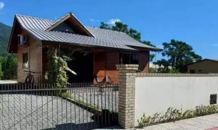 Casa Alto Padrão Proxima ao Mar - Praia de Fora em Palhoça/SC