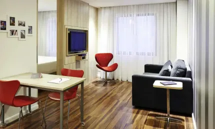 Flat com 1 quarto para alugar na Avenida Jamaris, 110, Moema, São Paulo