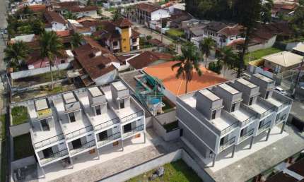 Sobrado em Condomínio para Venda em Caraguatatuba, Massaguaçu, 2 dormitórios, 2 suítes, 3 banheiros, 1 vaga
