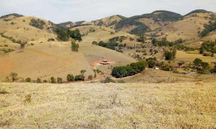Sítio para Venda em Cambuí, Centro, 3 dormitórios, 2 banheiros, 10 vagas