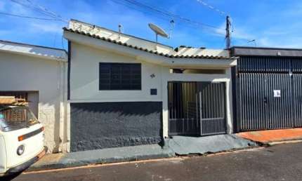 Casa para Venda em Ribeirão Preto, Ipiranga, 2 dormitórios, 1 banheiro, 1 vaga