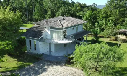 Casa mobiliada com excelente acesso ao novo anel viário / em alto biguaçu/sc