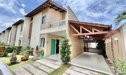 Casa de canto em condomínio, 4 vagas, lazer privativo e muito bom gosto.