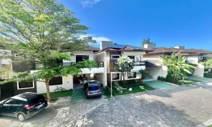 Casa de canto com 5 suítes e lazer completo no Condomínio Sun light..