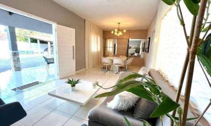 Casa Porteira Fechada com Terreno Amplo em Jardim das Oliveiras