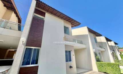 Casa em condomínio fechado com dependência e lazer completo – Bairro José de Alencar