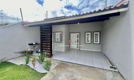 Casa plana com terreno de 6,5x40m, 3 vagas e 3 suítes na Sapiranga