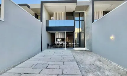 Espaço, Sofisticação e Praticidade – Sua Nova Casa Duplex no Eusébio!
